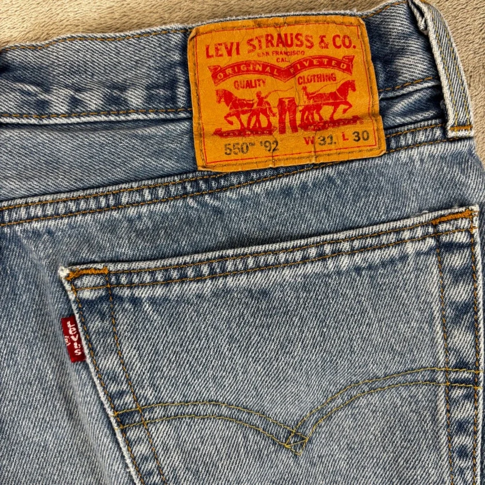 Levi's 550 '92 Relaxed Taper Jeans Mens 31x30 Blue Good Distressed A3418-0004